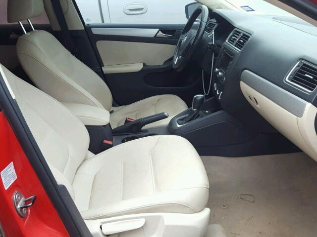 3VWLX7AJ0BM102968 - 2011 VOLKSWAGEN JETTA SEL RED photo 5