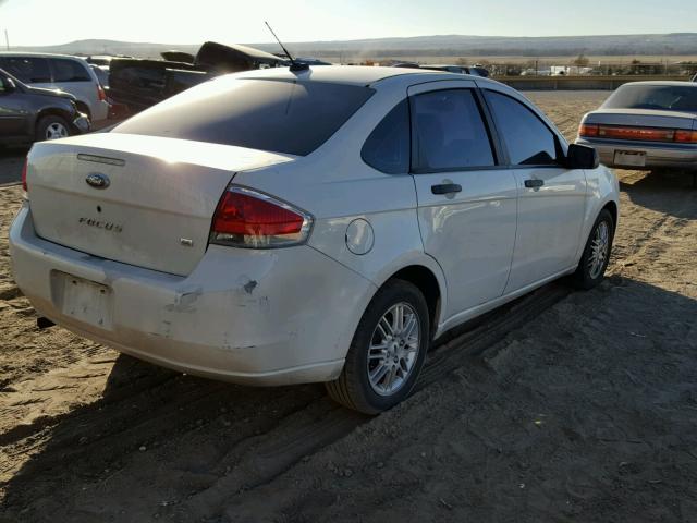 1FAHP35N69W160145 - 2009 FORD FOCUS SE WHITE photo 4