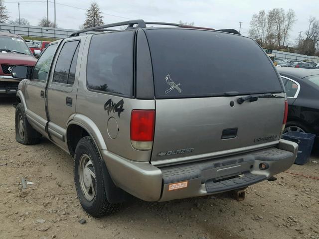 1GNDT13W3Y2329135 - 2000 CHEVROLET BLAZER BEIGE photo 3