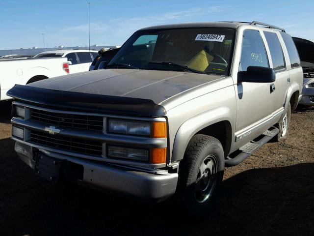 1GNEK13R4XR151596 - 1999 CHEVROLET TAHOE K150 TAN photo 2