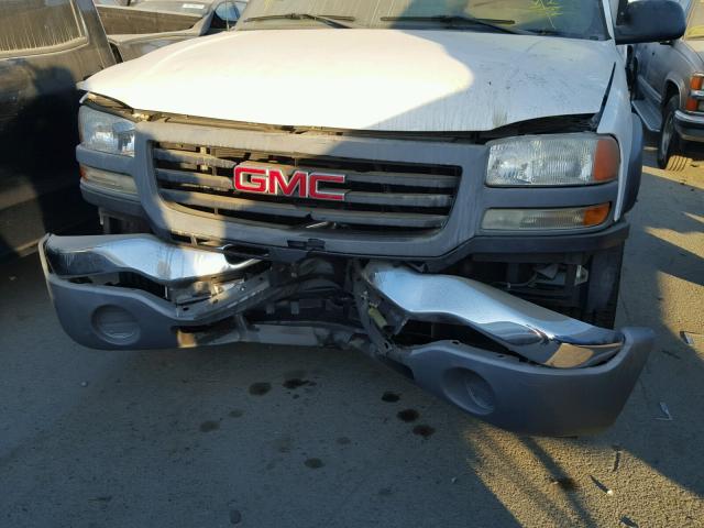 1GDHC24U55E334016 - 2005 GMC SIERRA C25 WHITE photo 9