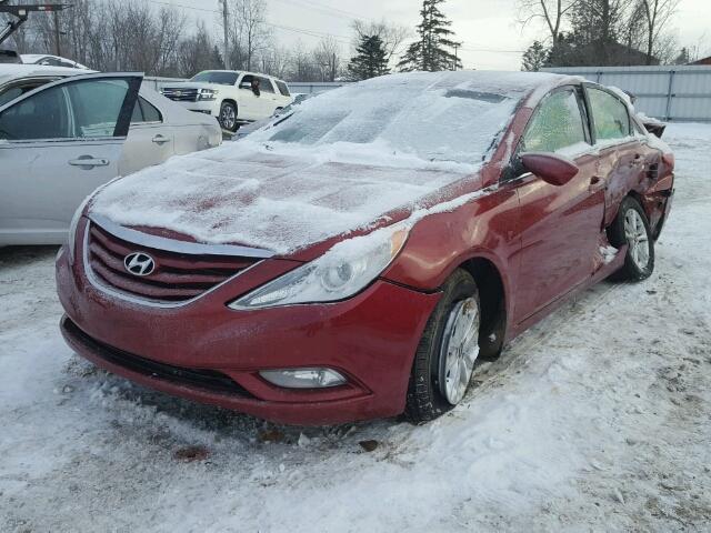 5NPEB4AC9DH674401 - 2013 HYUNDAI SONATA GLS RED photo 2