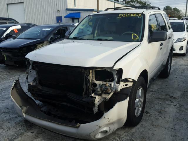 1FMCU0DG7AKC03753 - 2010 FORD ESCAPE XLT WHITE photo 2