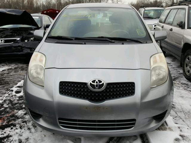 JTDJT923985144832 - 2008 TOYOTA YARIS SILVER photo 9