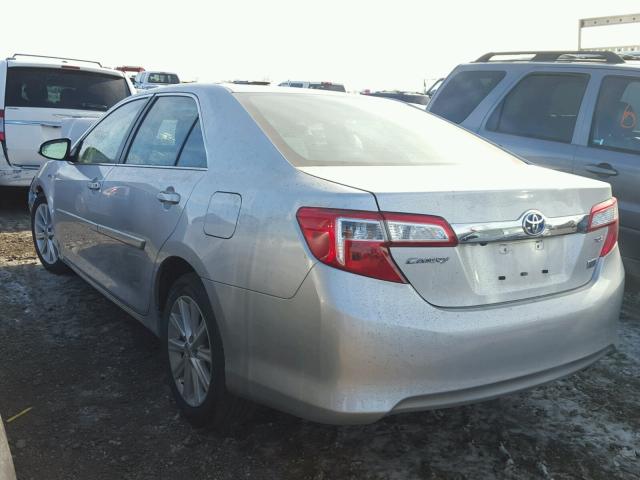 4T1BD1FK5EU113255 - 2014 TOYOTA CAMRY HYBR SILVER photo 3