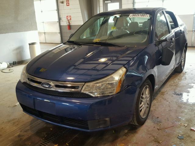 1FAHP35N29W257813 - 2009 FORD FOCUS SE BLUE photo 2