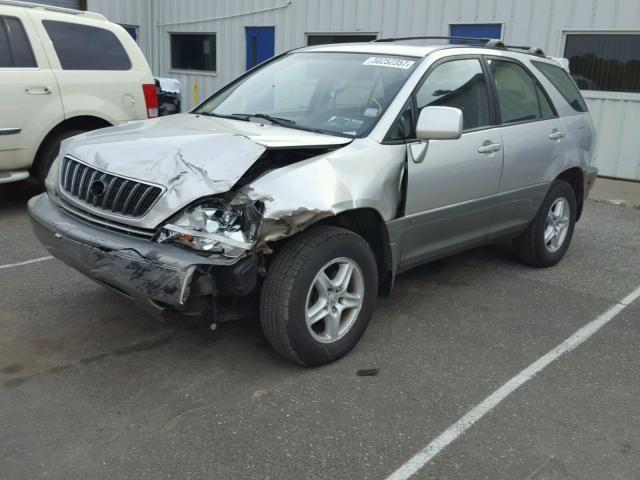 JTJHF10U820241802 - 2002 LEXUS RX 300 SILVER photo 2