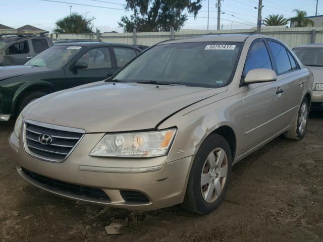 5NPET4AC5AH613958 - 2010 HYUNDAI SONATA GLS GOLD photo 2