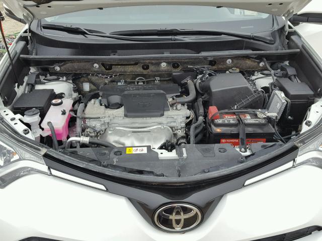 JTMWFREV5HJ715945 - 2017 TOYOTA RAV4 XLE WHITE photo 7