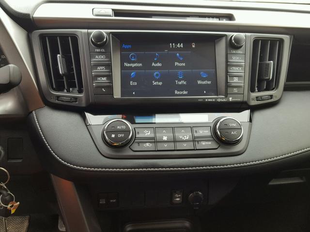 JTMWFREV5HJ715945 - 2017 TOYOTA RAV4 XLE WHITE photo 9