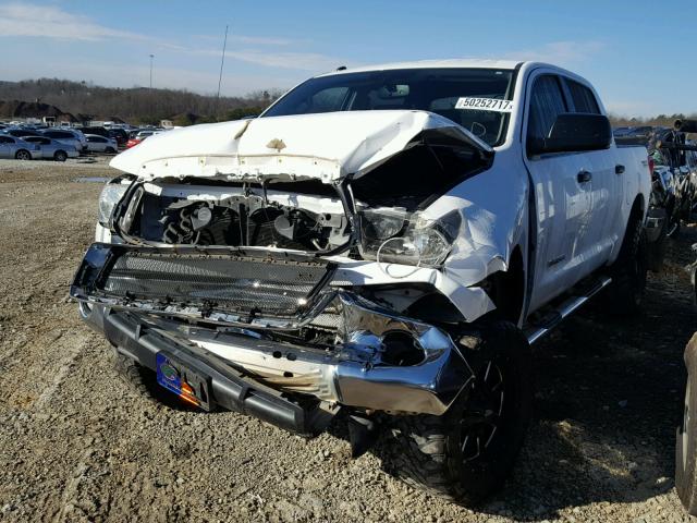 5TFDW5F14CX254786 - 2012 TOYOTA TUNDRA CRE WHITE photo 2