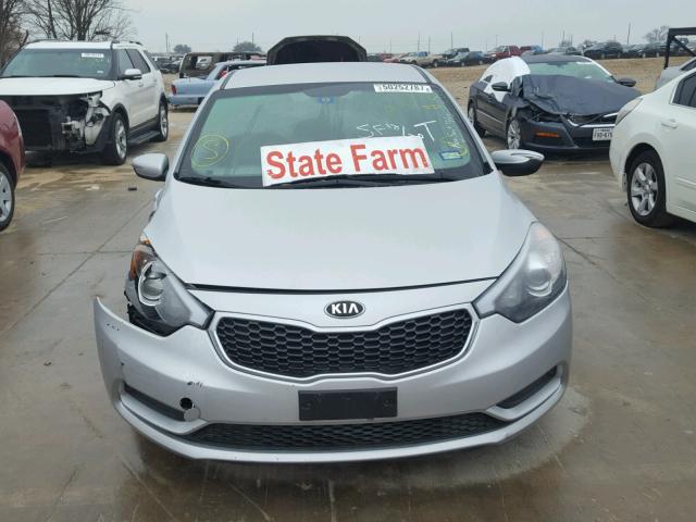 KNAFX4A68G5529528 - 2016 KIA FORTE LX SILVER photo 9