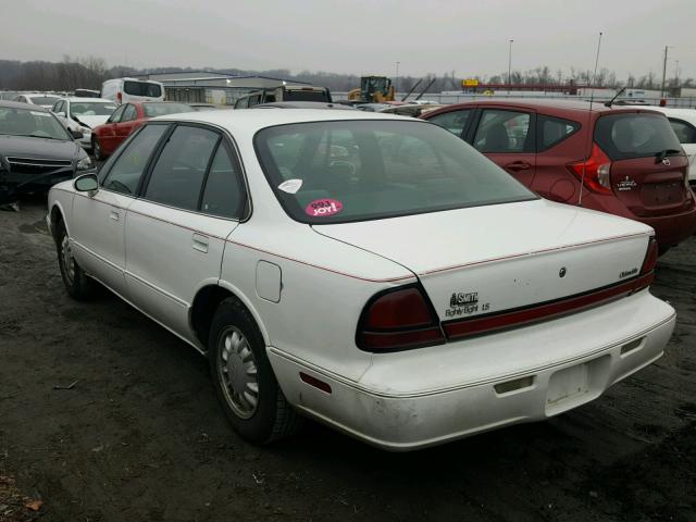 1G3HN52KXW4807031 - 1998 OLDSMOBILE 88 BASE WHITE photo 3