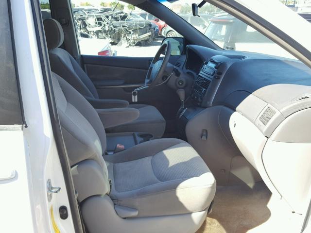 5TDZK23C07S016340 - 2007 TOYOTA SIENNA CE WHITE photo 5