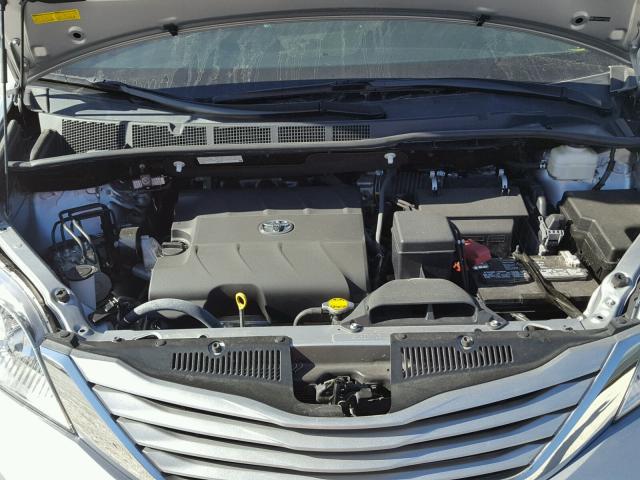 5TDKK3DC4FS670388 - 2015 TOYOTA SIENNA LE SILVER photo 7