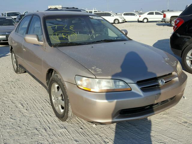 1HGCG5672YA111764 - 2000 HONDA ACCORD SE GOLD photo 1