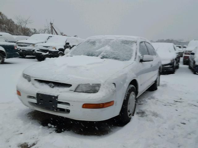 JN1CA21D7ST036957 - 1995 NISSAN MAXIMA GLE WHITE photo 2