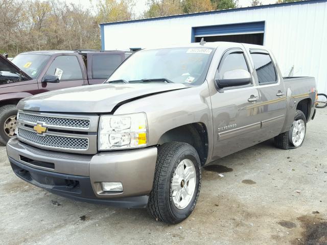 3GCPKTE74DG305633 - 2013 CHEVROLET SILVERADO BROWN photo 2