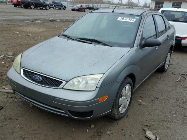 1FAFP34NX6W222358 - 2006 FORD FOCUS ZX4 CREAM photo 2