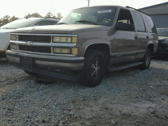 1GNEC13K7SJ419581 - 1995 CHEVROLET TAHOE C150 TAN photo 2