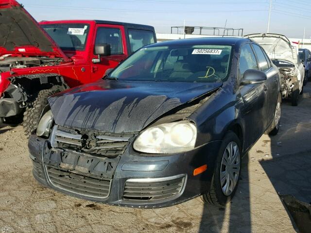 3VWJM71K88M067453 - 2008 VOLKSWAGEN JETTA S GRAY photo 2