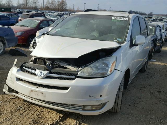 5TDZA22C94S160792 - 2004 TOYOTA SIENNA XLE WHITE photo 2