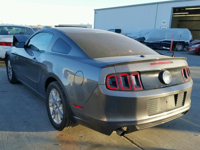 1ZVBP8AM1D5200976 - 2013 FORD MUSTANG GRAY photo 3