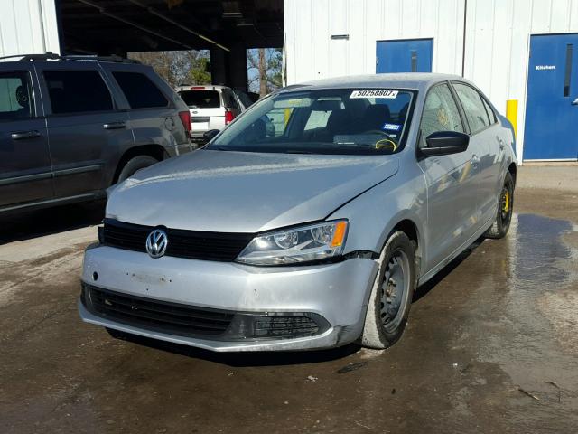 3VW2K7AJ1CM392486 - 2012 VOLKSWAGEN JETTA BASE ვერცხლისფერი ფოტო 2