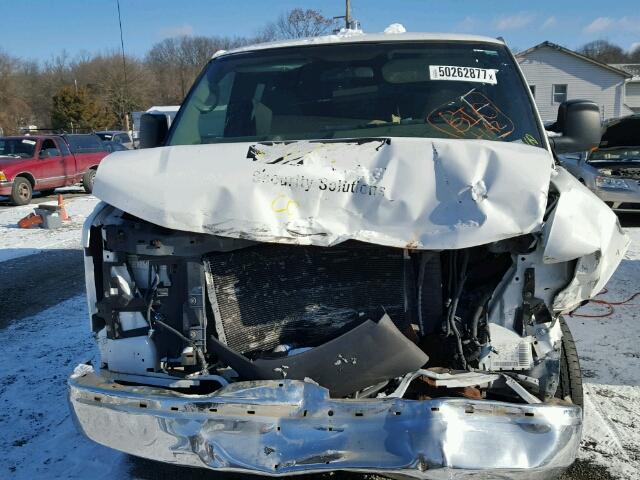 1GCHG35K781183221 - 2008 CHEVROLET EXPRESS G3 WHITE photo 7