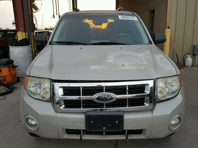 1FMCU03Z98KD41470 - 2008 FORD ESCAPE XLT WHITE photo 9