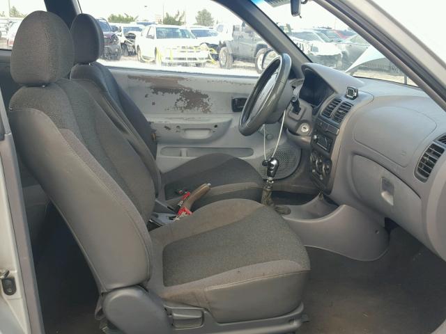 KMHCF35G82U230122 - 2002 HYUNDAI ACCENT L GRAY photo 5