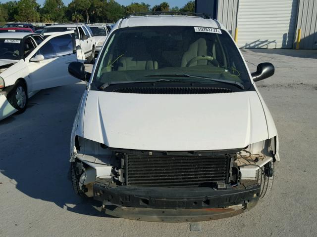 1C4GJ45393B186328 - 2003 CHRYSLER VOYAGER LX WHITE photo 9