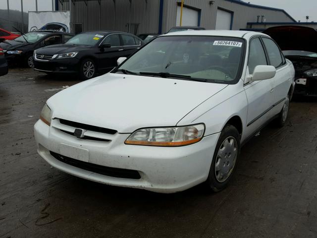 1HGCG5648XA118643 - 1999 HONDA ACCORD LX WHITE photo 2