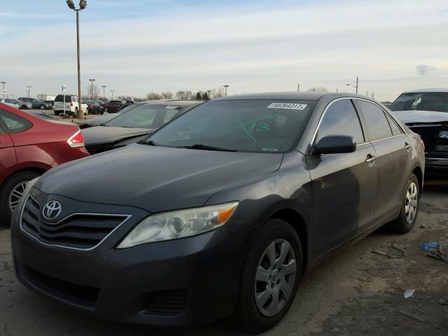 4T4BF3EK9AR001775 - 2010 TOYOTA CAMRY BASE GRAY photo 2