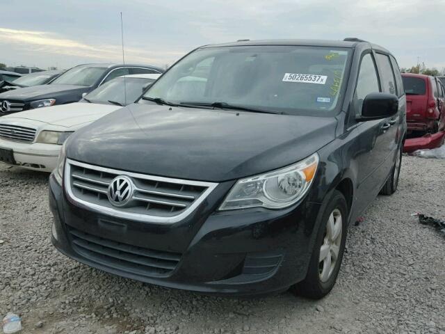 2V4RW3DG9BR622352 - 2011 VOLKSWAGEN ROUTAN SE BLACK photo 2