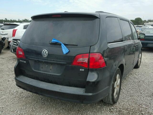 2V4RW3DG9BR622352 - 2011 VOLKSWAGEN ROUTAN SE BLACK photo 4