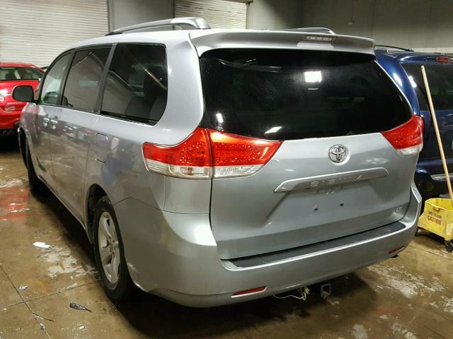 5TDKK3DC3CS210599 - 2012 TOYOTA SIENNA LE SILVER photo 3