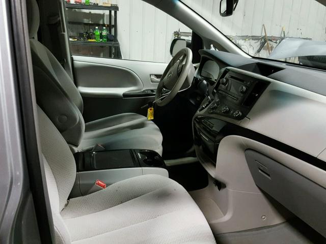 5TDKK3DC3CS210599 - 2012 TOYOTA SIENNA LE SILVER photo 5