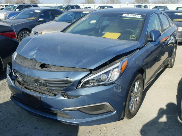 5NPE24AF2HH557873 - 2017 HYUNDAI SONATA SE BLUE photo 2