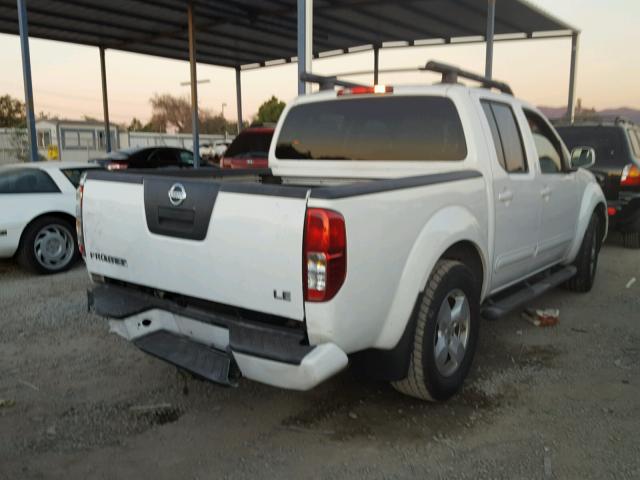 1N6AD07U95C440934 - 2005 NISSAN FRONTIER C WHITE photo 4