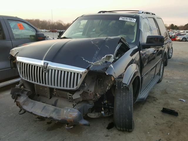 5LMFU28575LJ10925 - 2005 LINCOLN NAVIGATOR BLACK photo 2