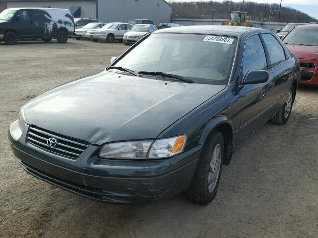 4T1BF22K3XU933102 - 1999 TOYOTA CAMRY LE GREEN photo 2