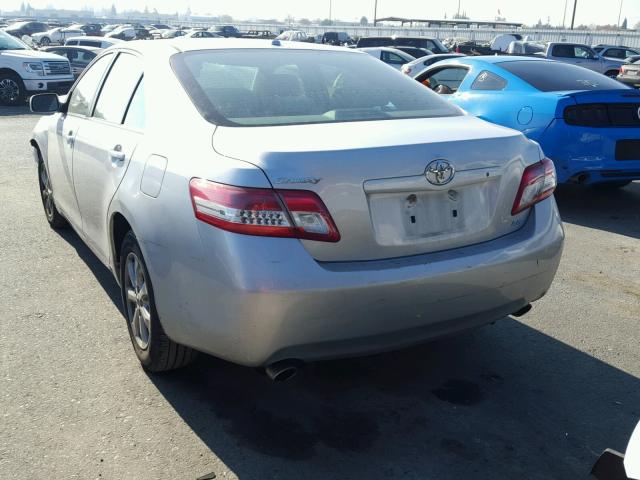 JTNBK3EK0B3051736 - 2011 TOYOTA CAMRY SE SILVER photo 3