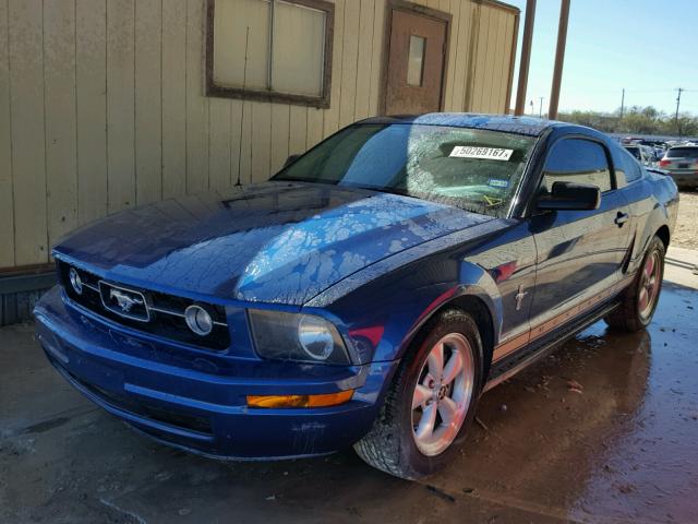 1ZVHT80N285120060 - 2008 FORD MUSTANG BLUE photo 2