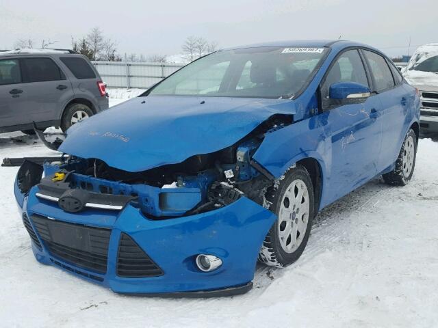 1FAHP3F23CL299744 - 2012 FORD FOCUS SE BLUE photo 2