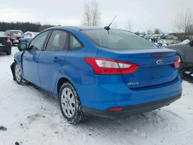 1FAHP3F23CL299744 - 2012 FORD FOCUS SE BLUE photo 3