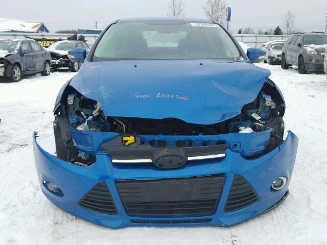 1FAHP3F23CL299744 - 2012 FORD FOCUS SE BLUE photo 9