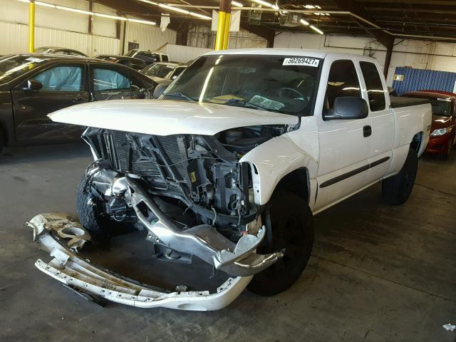 2GTEK19B151281604 - 2005 GMC NEW SIERRA WHITE photo 2