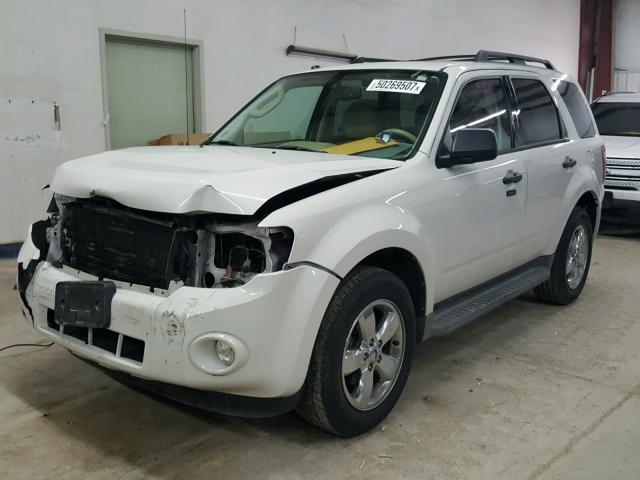 1FMCU0DG3BKB45819 - 2011 FORD ESCAPE XLT WHITE photo 2