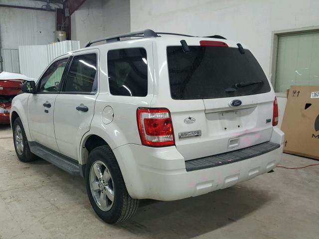 1FMCU0DG3BKB45819 - 2011 FORD ESCAPE XLT WHITE photo 3